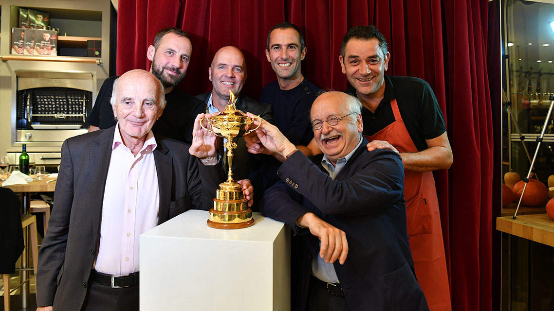 De gauche à droite : Fred Testot, Thomas Levet, Armel Le Cléac'h, Hugo Desnoyer (en haut) ; Pr Gérard Saillant et Erik Orsenna (en bas)